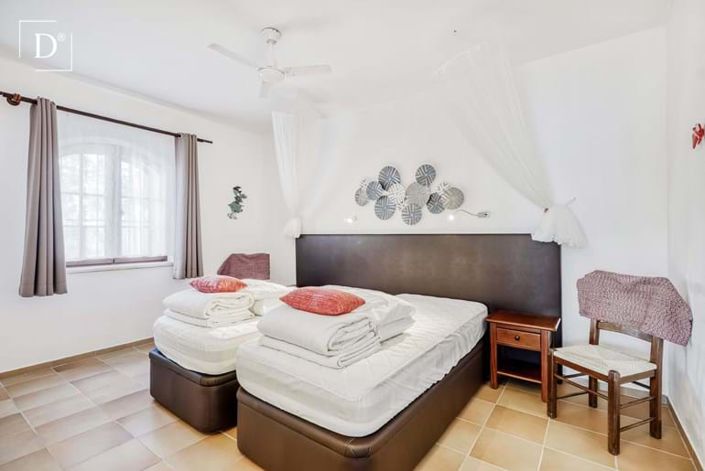 Image No.17-7 Bed Property for sale