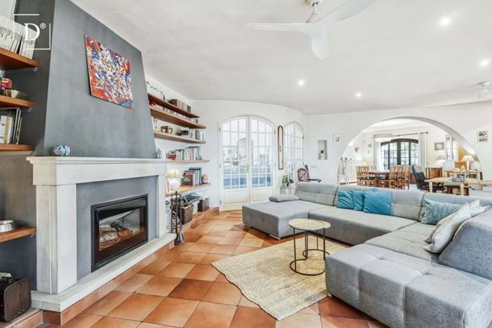 Image No.2-7 Bed Property for sale