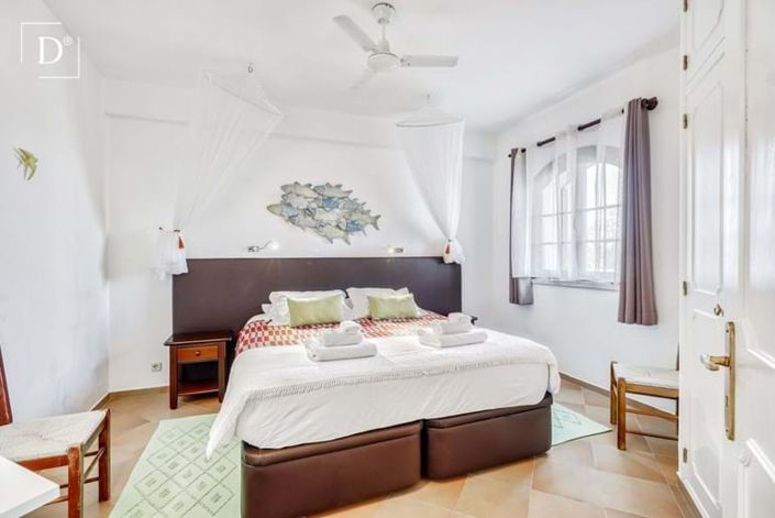 Image No.20-7 Bed Property for sale