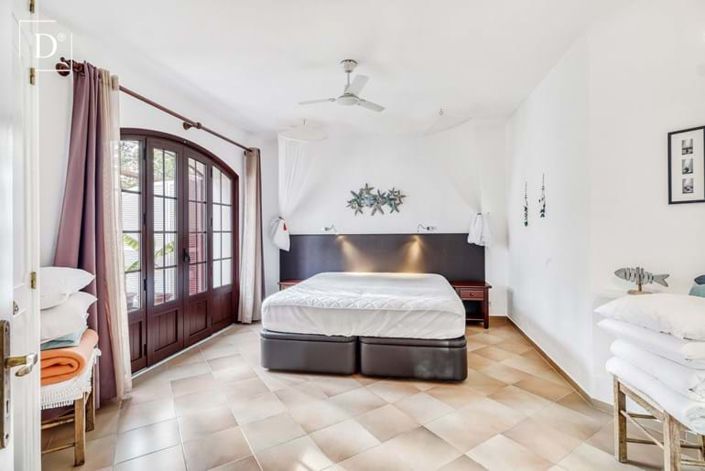 Image No.22-7 Bed Property for sale