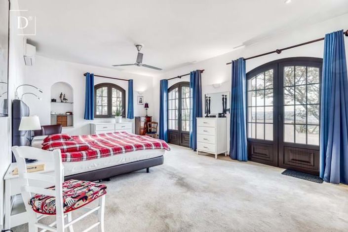 Image No.24-7 Bed Property for sale