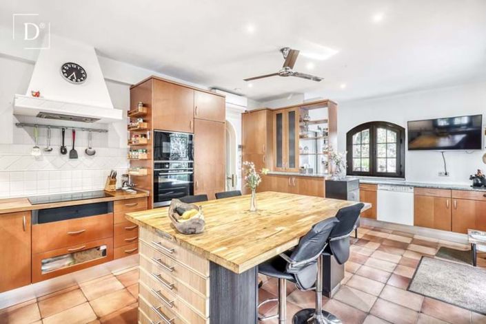 Image No.4-7 Bed Property for sale