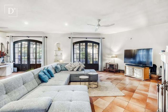 Image No.7-7 Bed Property for sale