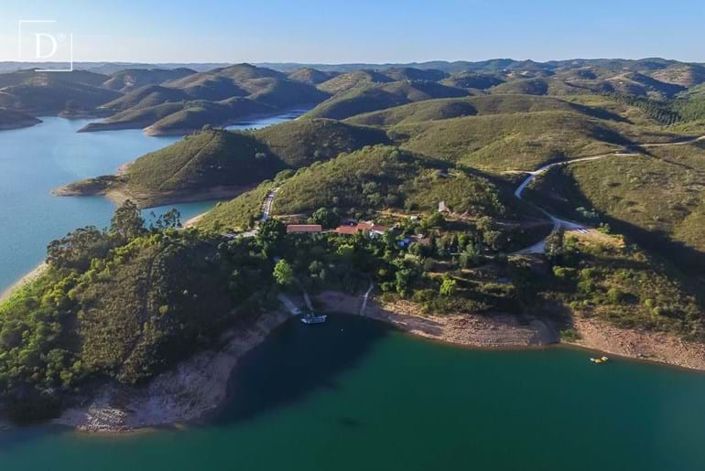 Image No.9-16 Bed Property for sale