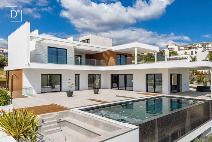 Image No.1-4 Bed Villa for sale