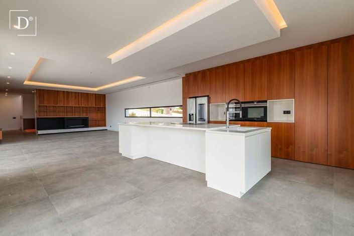 Image No.9-4 Bed Villa for sale