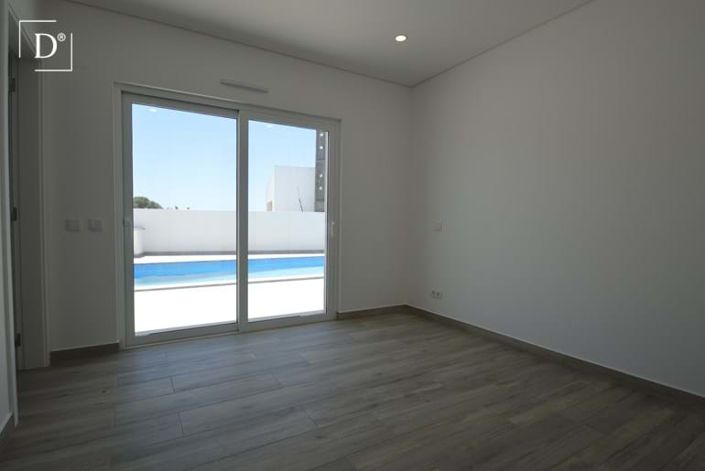 Image No.12-4 Bed Villa for sale