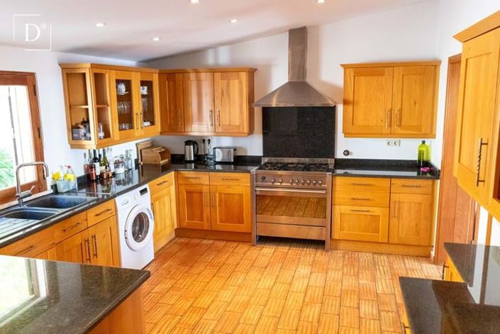 Image No.4-4 Bed Villa for sale