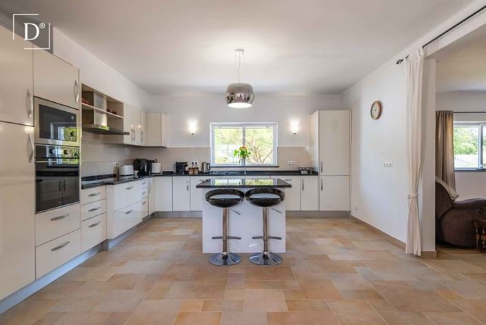 Image No.2-4 Bed Villa for sale