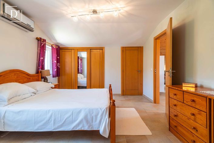 Image No.10-4 Bed Villa for sale