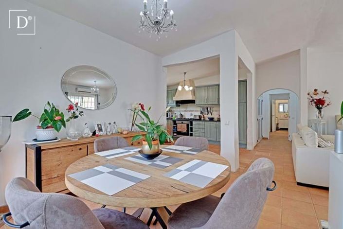 Image No.2-5 Bed Villa for sale