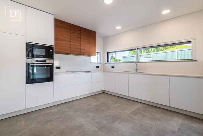 Image No.2-4 Bed Villa for sale