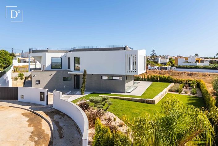 Image No.3-4 Bed Villa for sale