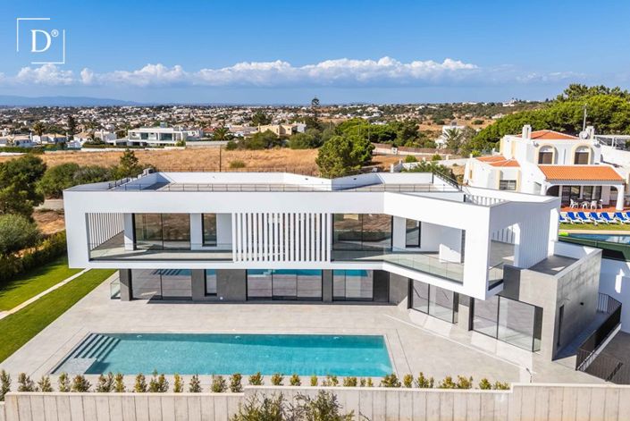 Image No.4-4 Bed Villa for sale