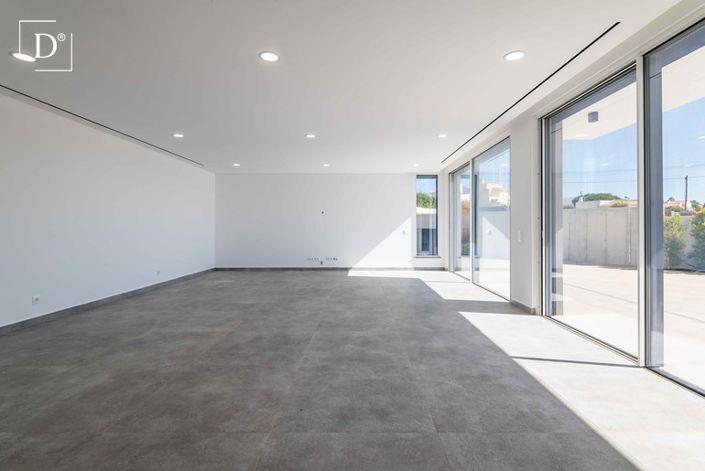 Image No.10-4 Bed Villa for sale