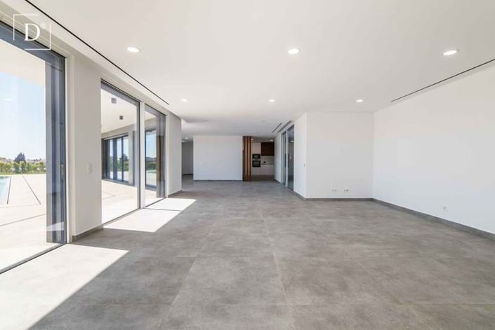 Image No.9-4 Bed Villa for sale