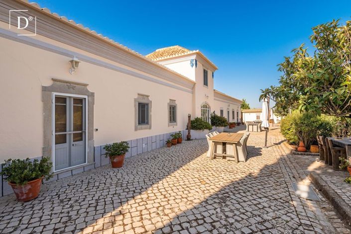 Image No.2-9 Bed Villa for sale