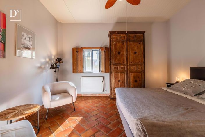 Image No.10-9 Bed Villa for sale