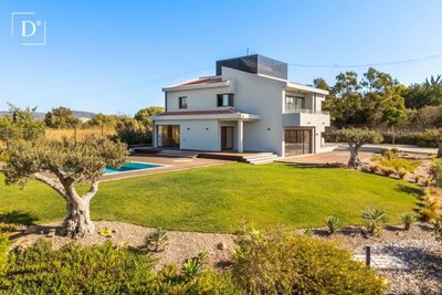 5 Bed Villa for sale