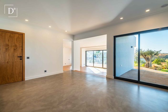 Image No.18-5 Bed Villa for sale