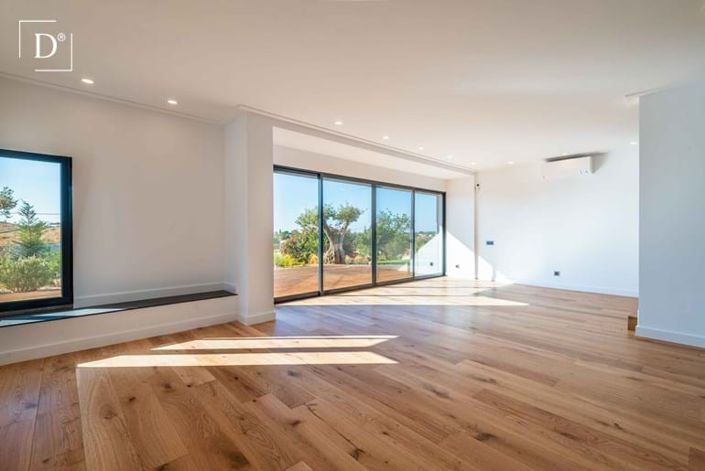 Image No.3-5 Bed Villa for sale