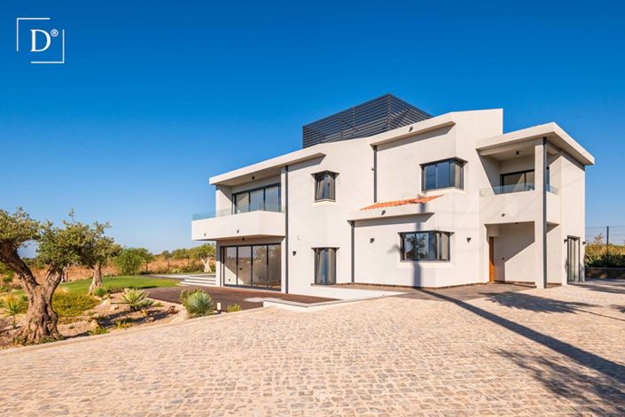 Image No.8-5 Bed Villa for sale