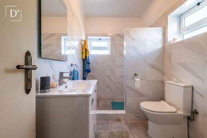 Image No.12-3 Bed Villa for sale