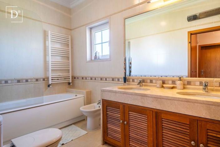 Image No.19-3 Bed Townhouse for sale