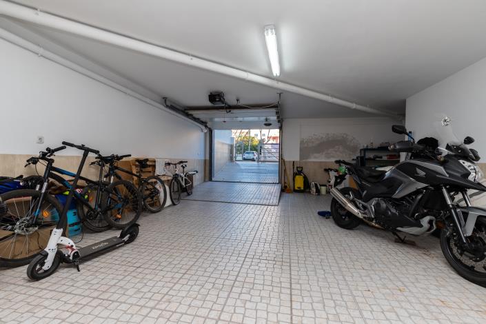 Image No.33-5 Bed House for sale