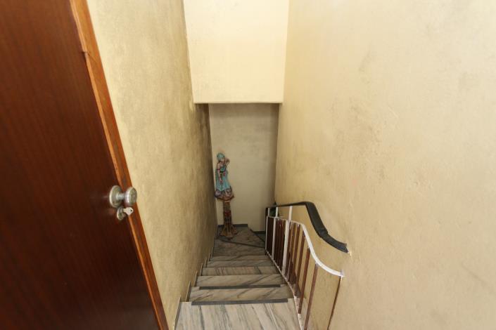 Image No.26-6 Bed House for sale