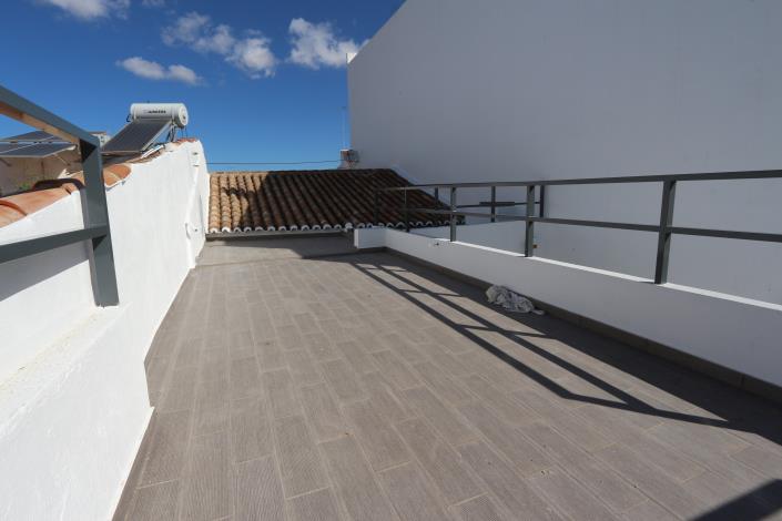 Image No.15-2 Bed House for sale