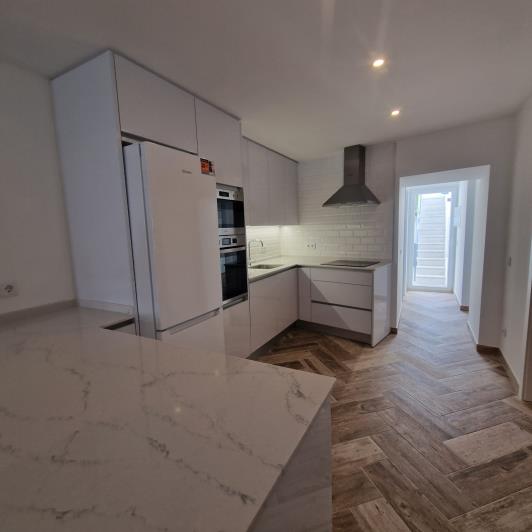 Image No.5-2 Bed House for sale