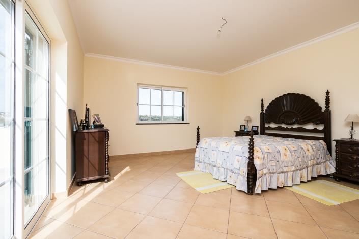 Image No.49-5 Bed Villa / Detached for sale