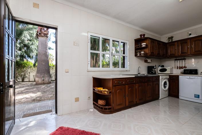 Image No.12-3 Bed Semi-Detached for sale