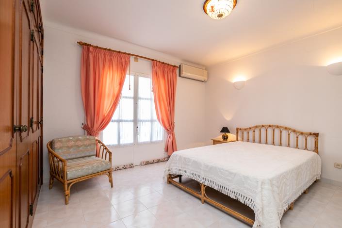 Image No.24-3 Bed Semi-Detached for sale