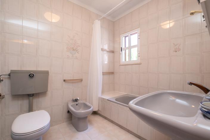 Image No.26-3 Bed Semi-Detached for sale