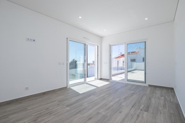 Image No.27-4 Bed Villa / Detached for sale