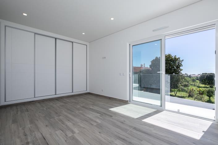 Image No.28-4 Bed Villa / Detached for sale