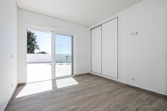 Image No.33-4 Bed Villa / Detached for sale