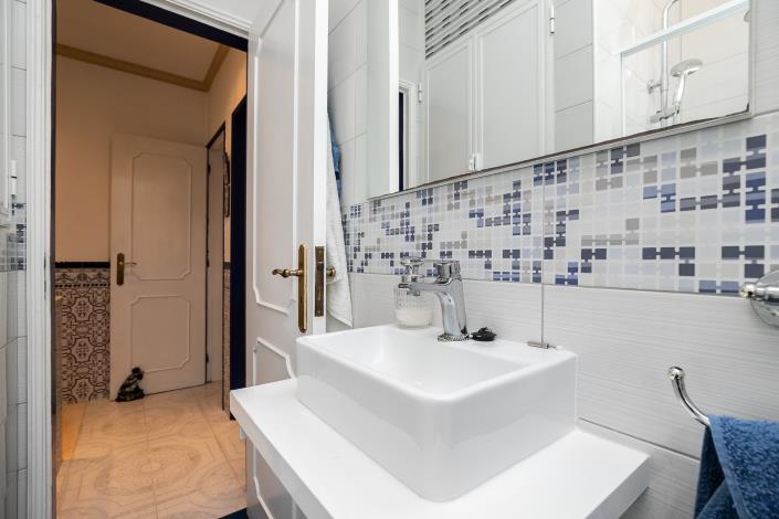 Image No.18-2 Bed Townhouse for sale