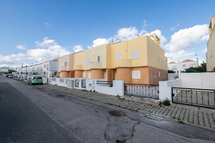 Image No.33-3 Bed Semi-Detached for sale