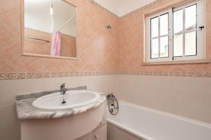 Image No.18-3 Bed Semi-Detached for sale