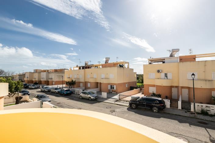 Image No.30-3 Bed Semi-Detached for sale