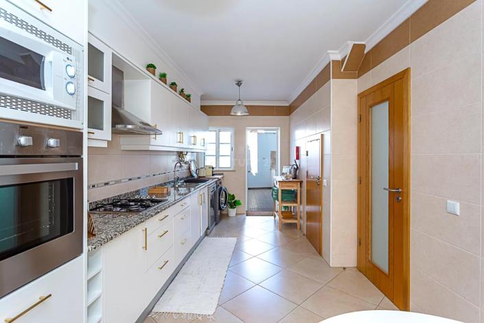 Image No.8-3 Bed Semi-Detached for sale