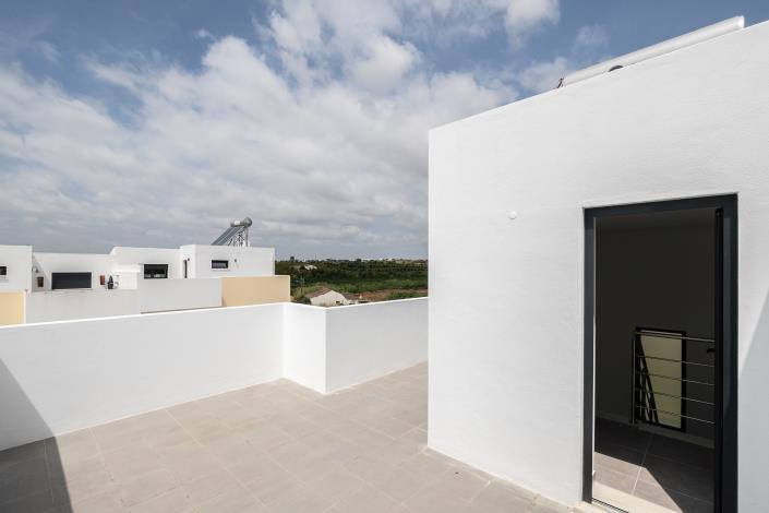 Image No.19-4 Bed Semi-Detached for sale