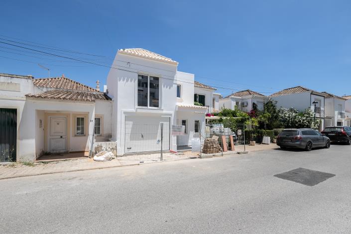 Image No.1-3 Bed Townhouse for sale