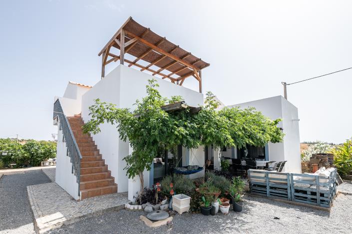 Image No.1-3 Bed Villa / Detached for sale