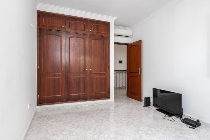 Image No.19-3 Bed Townhouse for sale