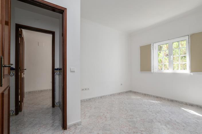 Image No.26-3 Bed Townhouse for sale