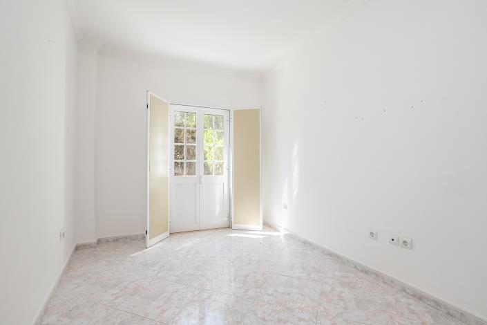 Image No.28-3 Bed Townhouse for sale